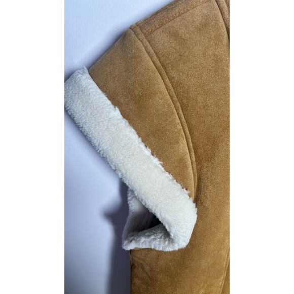 BLANK NYC Revolve Faux Fur Sherpa Cap Sleeve Vest Size Small In Biscotti NEW - Picture 9 of 14